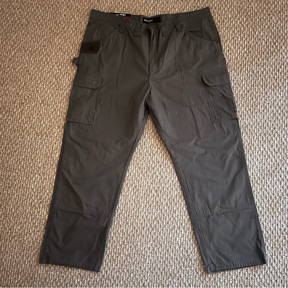 NWT Wrangler Men's Dark Gray Cargo Pants